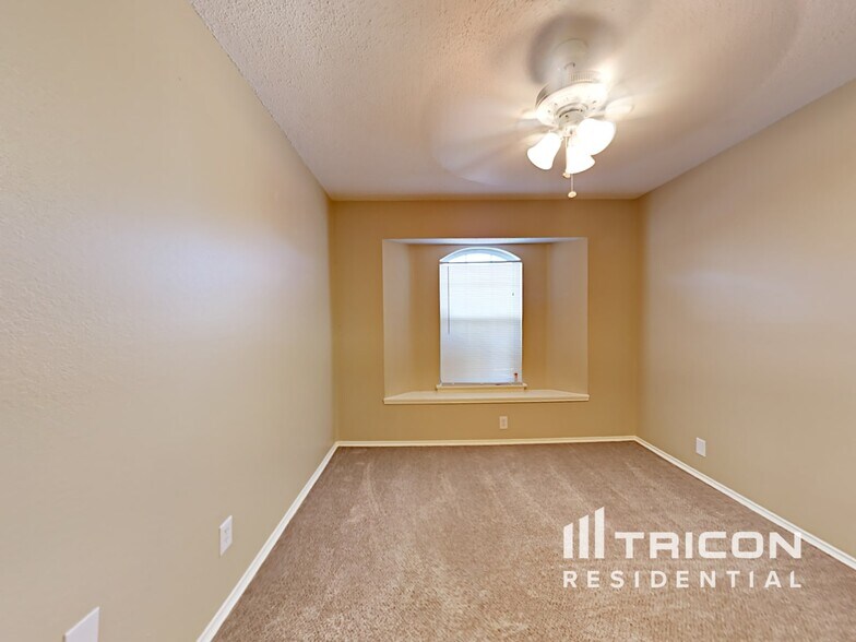 Building Photo - 2545 Clovermeadow Dr