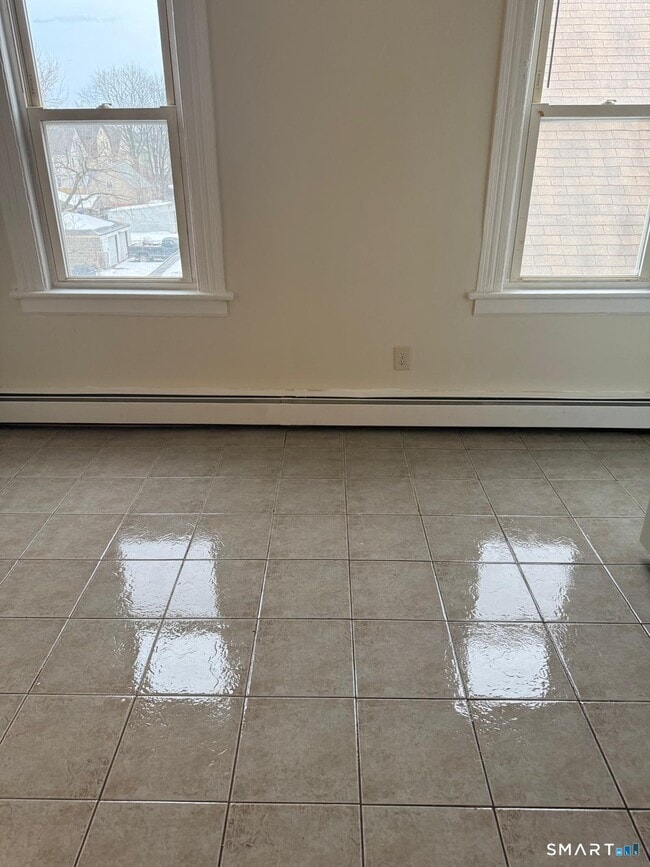 Building Photo - 1018 Hancock Ave