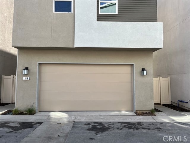 Building Photo - 913 E 2nd St