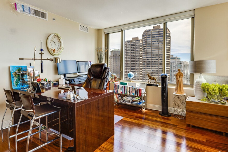 Building Photo - 1551 Ala Wai Blvd