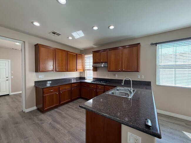 Building Photo - Ana Verde 3 bedroom