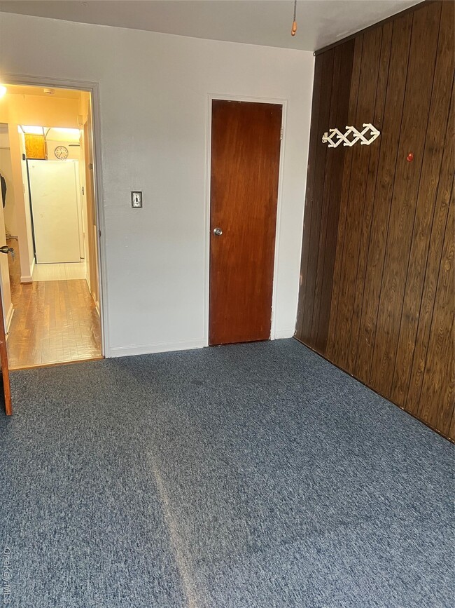 Building Photo - 1019 E 104th St