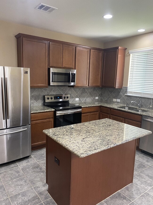 Building Photo - 3216 Claymore St