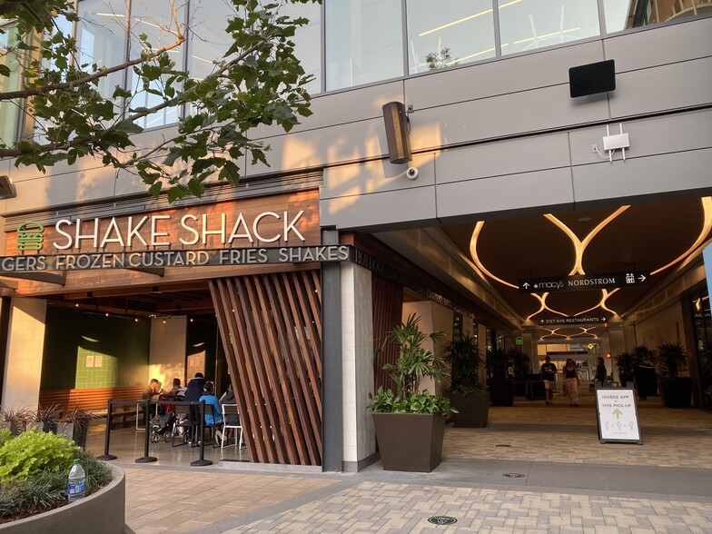 Shake Shack at Hillsdale - 127 22nd Ave