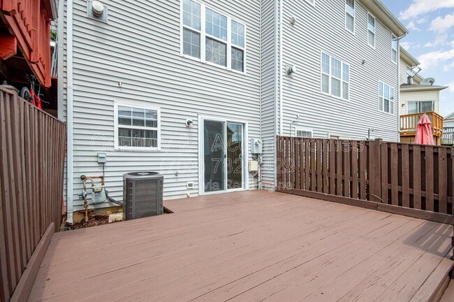 Building Photo - 45425 Clarkes Crossing Square