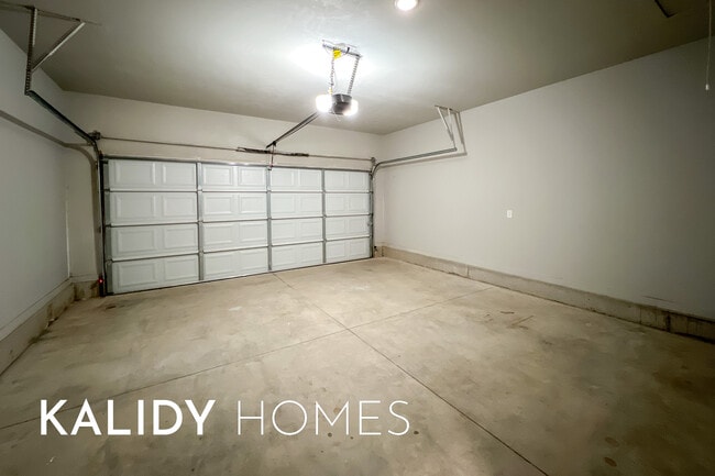 Building Photo - 12504 SW 12th St