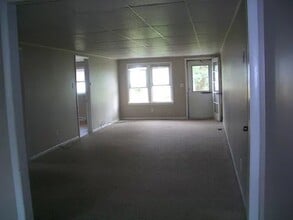 Building Photo - 7574 Lakeport Rd