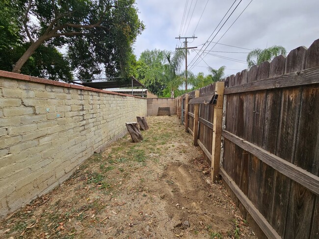 Building Photo - Updated Large 3 bedroom Single Family Home