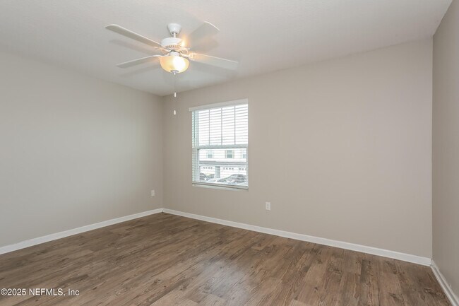 Building Photo - 562 Eiseman Wy
