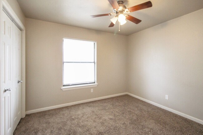 Building Photo - Nice 3 Bed, 2 Bath, 2 Car in Edmond