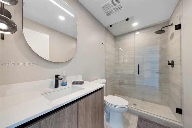 Building Photo - 580 72nd St