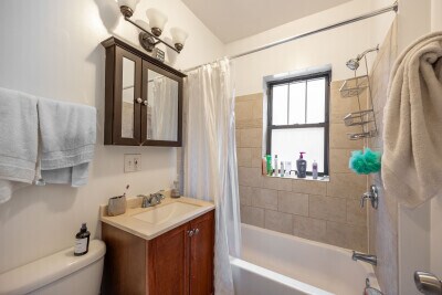 Building Photo - 640 W Cornelia Ave