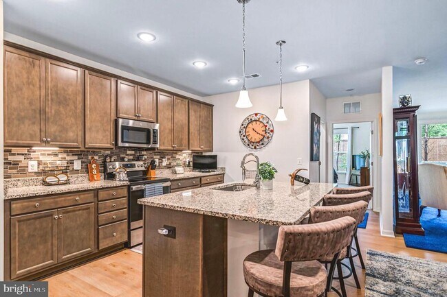 Building Photo - 13950 Englefield Dr