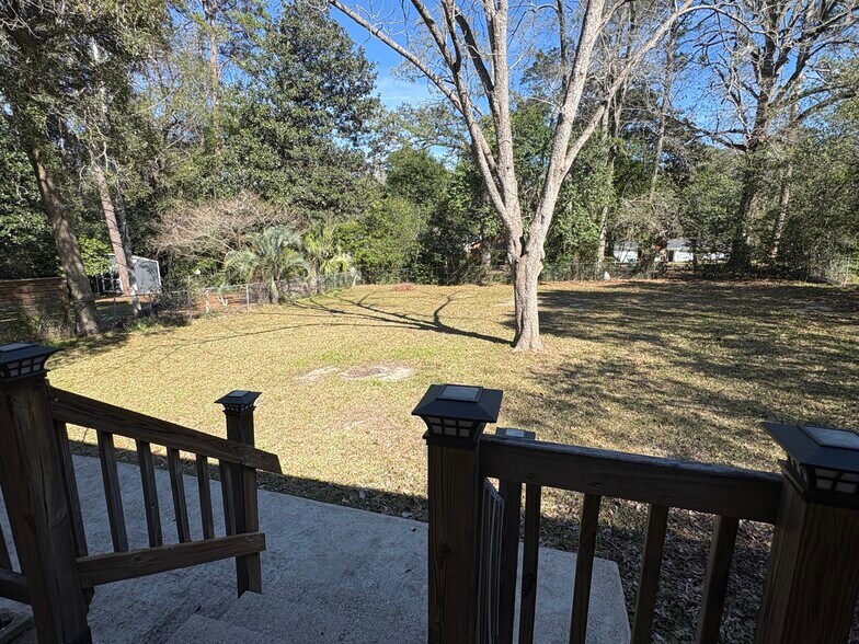 Building Photo - 2113 E Dellview Dr