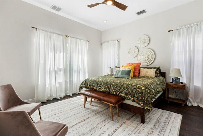 Building Photo - 1003 Romeria Dr