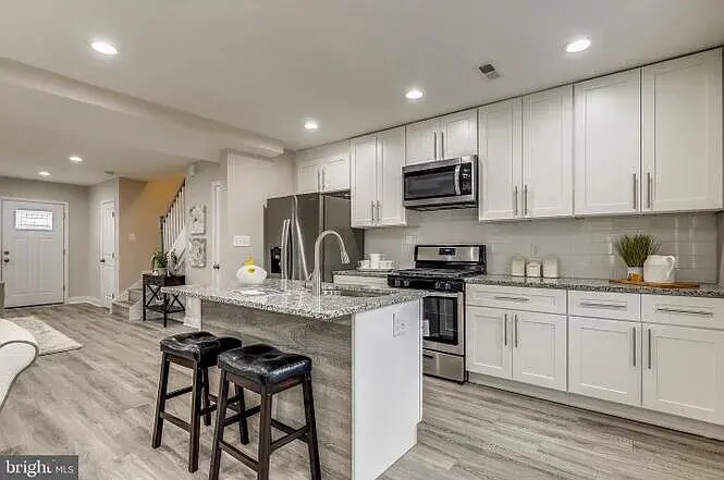 Building Photo - 724 Oneida Pl NW