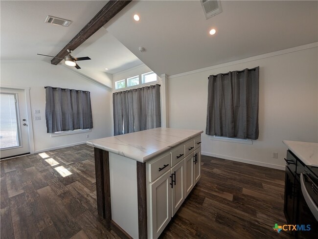 Building Photo - 120 Water Hole Ln