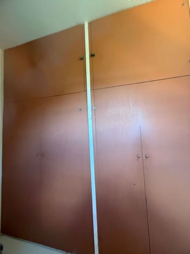 Building Photo - Maryville 37801 - Newly Remodeled 2 bedroom 2 full bath rancher with carport - Contact Debra John...