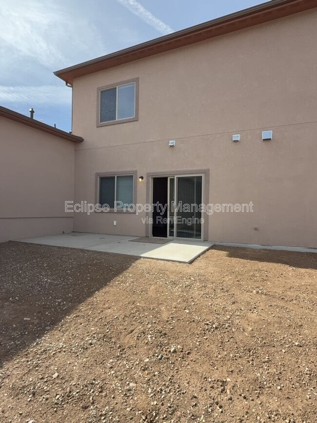 Building Photo - 250 Sasha St