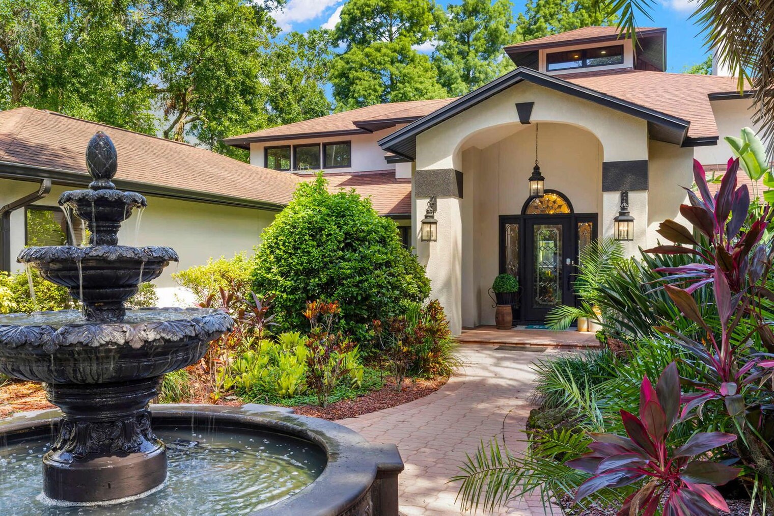 Building Photo - 926 Riverhills Dr