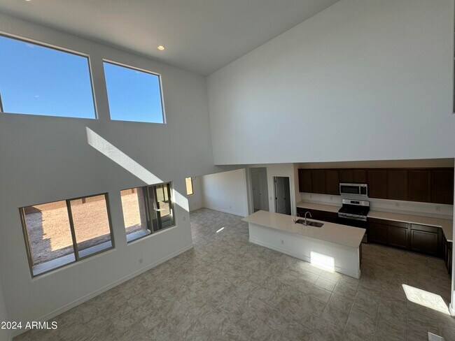 Building Photo - 8920 W Denton Ln