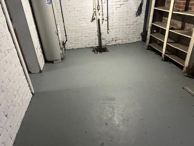 Building Photo - 3 Bedroom House