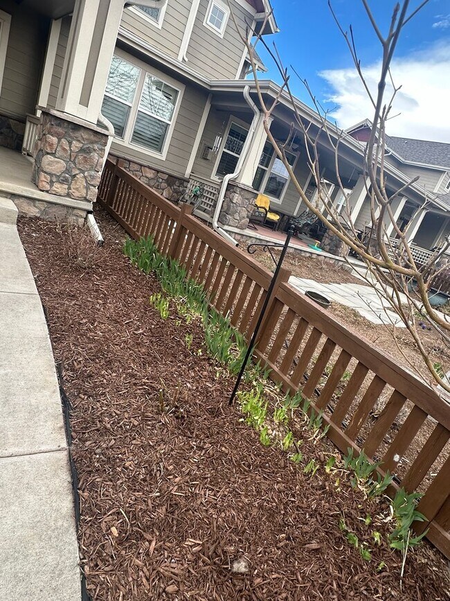 Building Photo - Bucking Horse Townhome