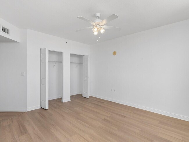 Building Photo - 1745 E Hallandale Beach Blvd