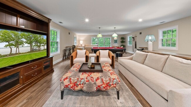 Building Photo - Williams Bay Lakefront Living Furnished Ho...