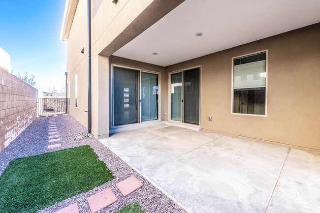 Building Photo - Beautiful Home in Villas de Las Soleras