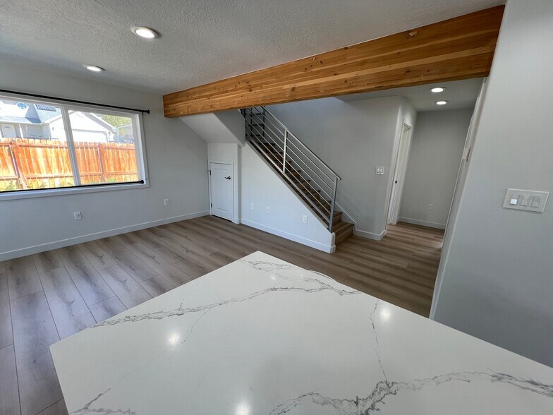 Building Photo - 290 N 600 E