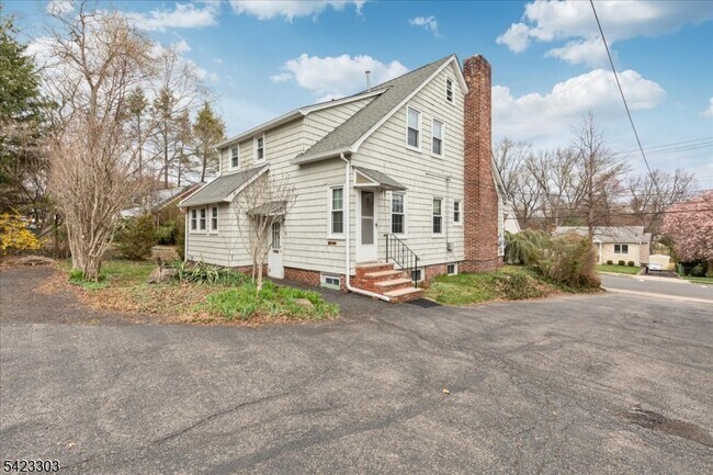 Building Photo - 81 Tooker Ave