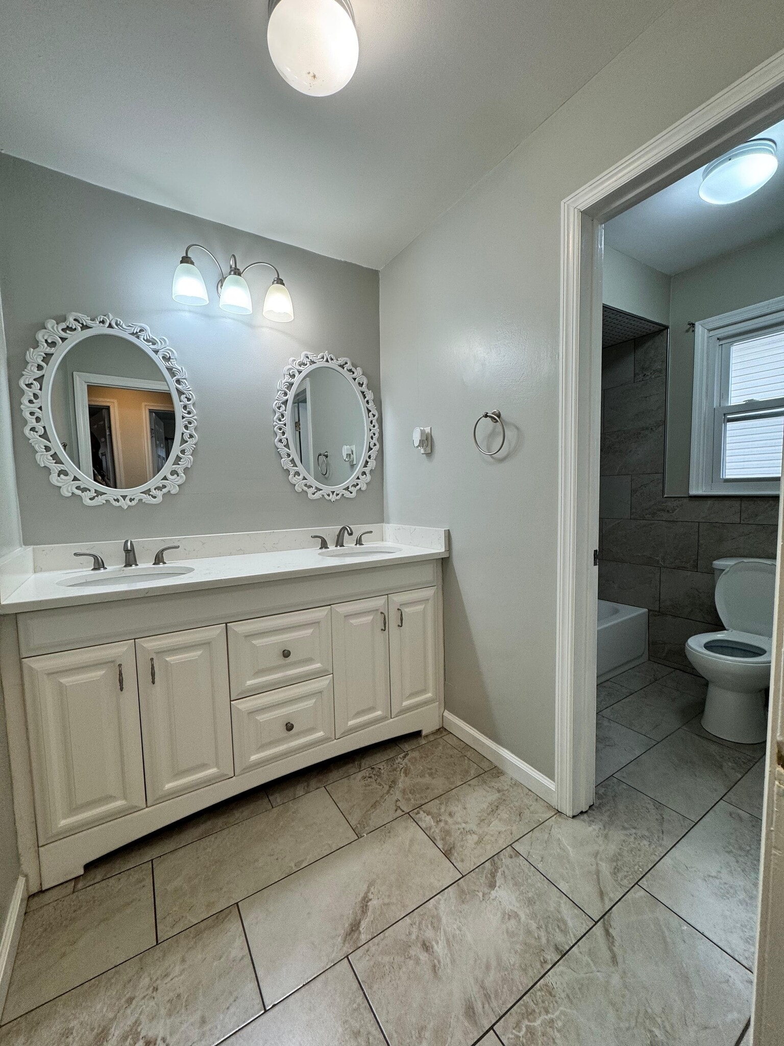 Building Photo - 1108 Frank St