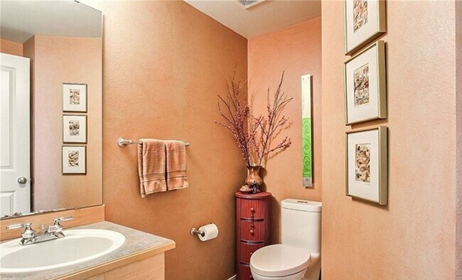 Building Photo - Stylish Upgraded Townhome Near Redmond Town Center & Sammamish Trail