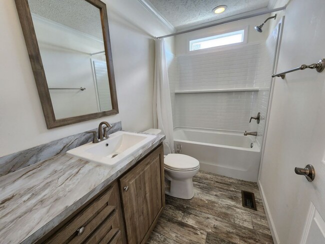 Building Photo - 518 Eland Dr