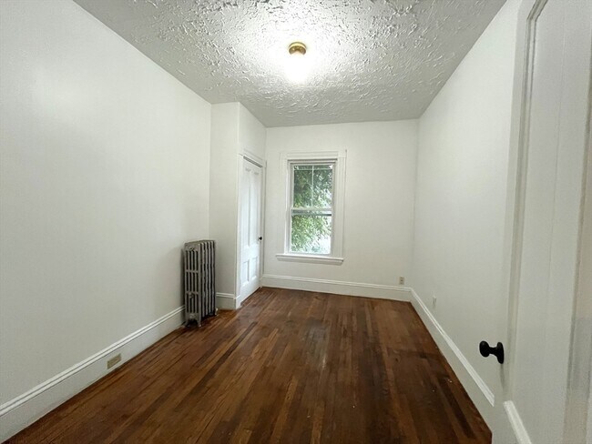 Building Photo - 168 Elliot St