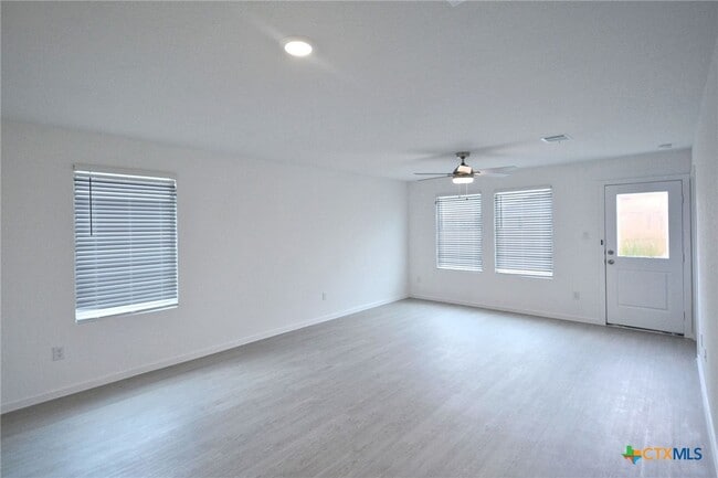 Building Photo - 3748 Axis Hl St