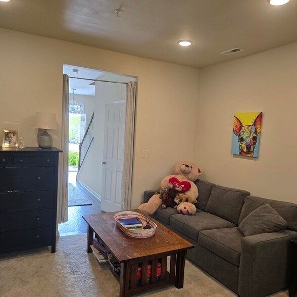 Building Photo - 76 Albert Ct