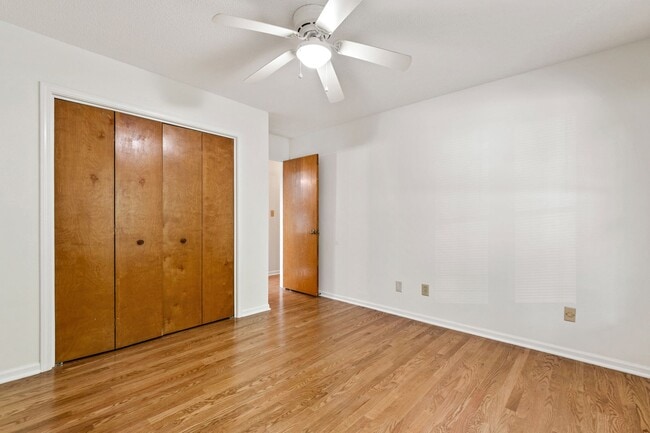 Building Photo - Spacious 4-Bedroom Carrboro Home with Dual...