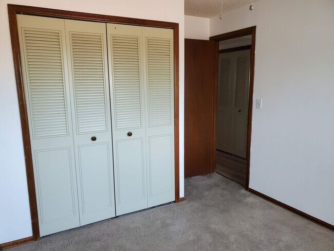 Building Photo - 2 bedroom, 1 bath - Great location!