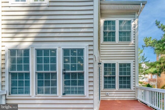 Building Photo - 9662 Potters Hill Cir