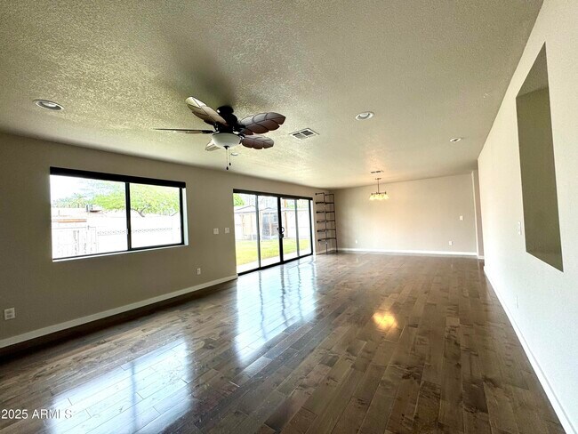 Building Photo - 4248 E Montecito Ave