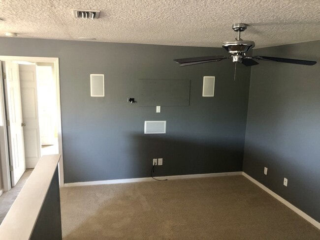 Building Photo - A gorgeous 4 Bedroom 2.5 Baths For Rent