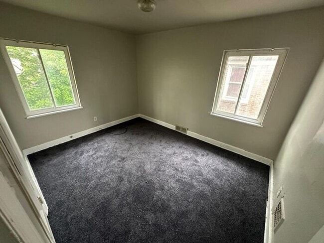 Building Photo - Fully Remodeled - Section 8 Accepted- Skip...