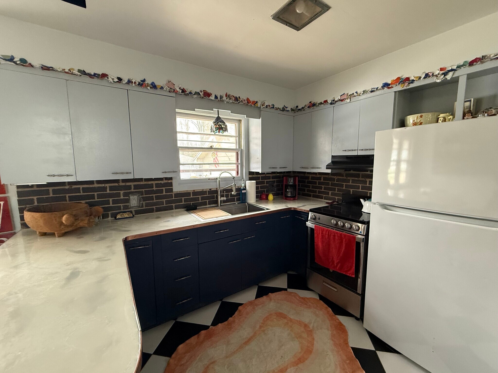 Building Photo - 32275 Center St