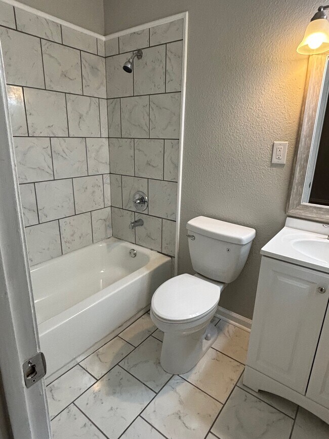 Building Photo - 145 Courtaulds Ave