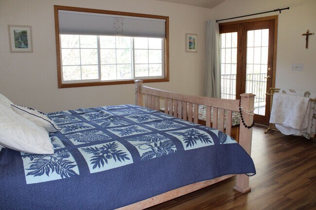 Building Photo - Gorgeous 3 Bedroom Condo