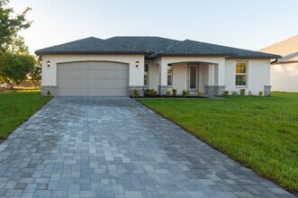 Building Photo - 916 SW 24th St