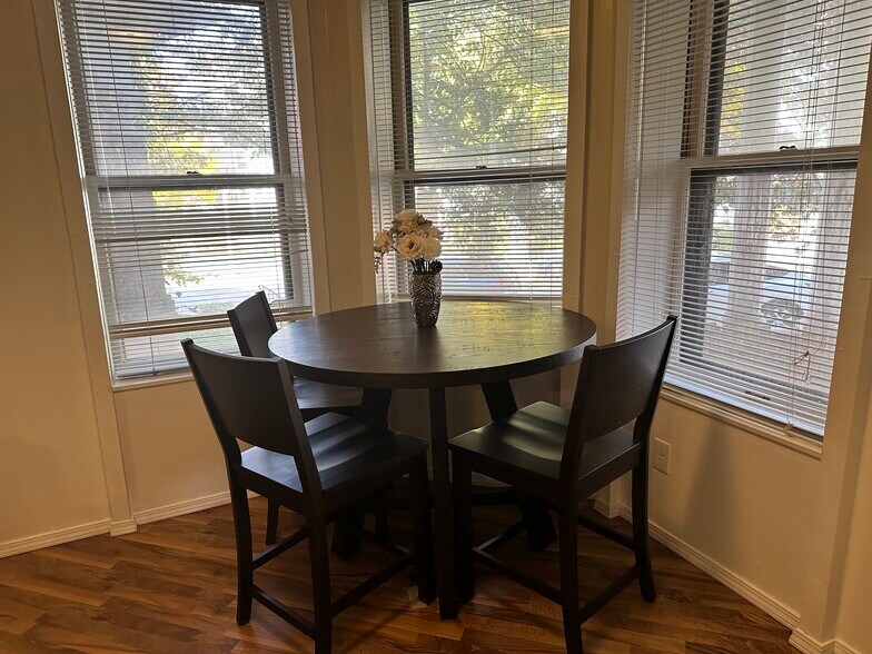 Building Photo - 4624 Westminster Pl