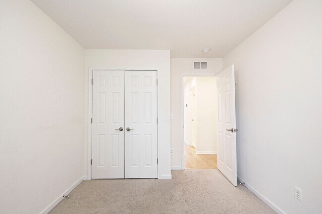 Building Photo - Pet-Friendly Fry's Spring Townhome Near 5t...